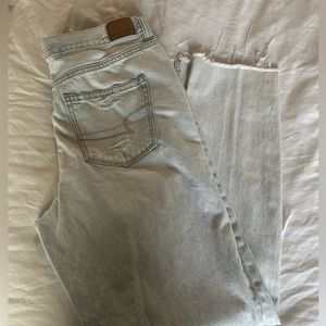 American eagle “mom jeans”